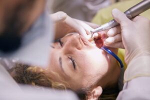 Dentista em Jundiaí - Implante Dentário - Clínica Odontológica Dental Care Jundiaí